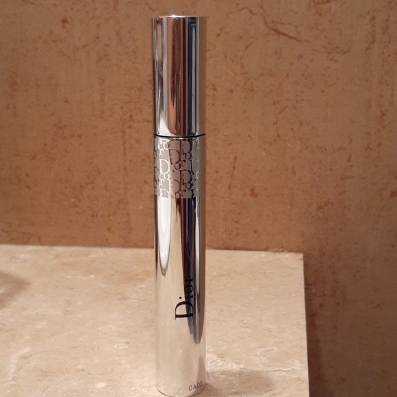 Mascara - Picture 2 of 3